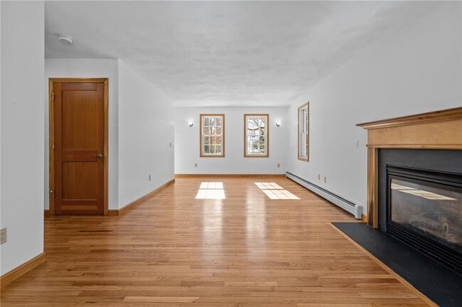 Building Photo - 27 River St