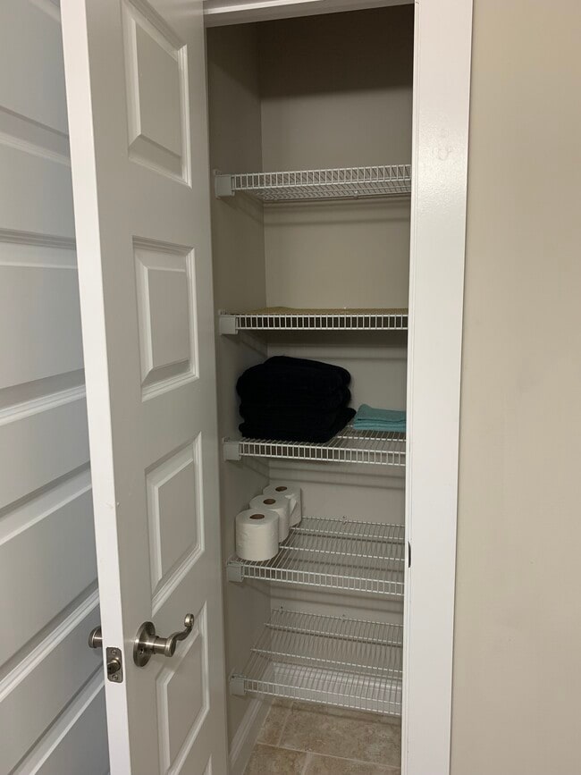 Building Photo - 161 Escanaba Ave