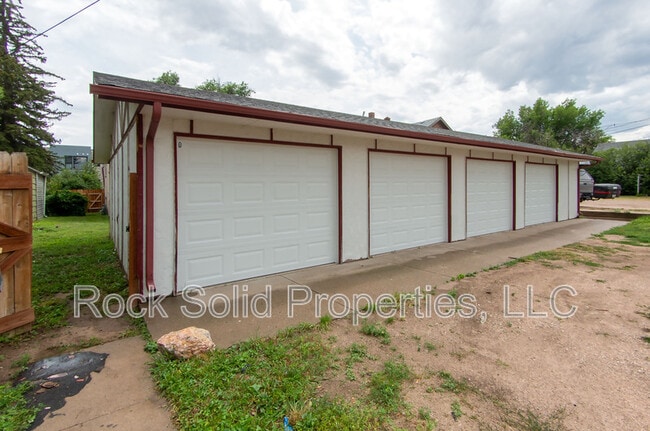 Building Photo - 312 E 27th St