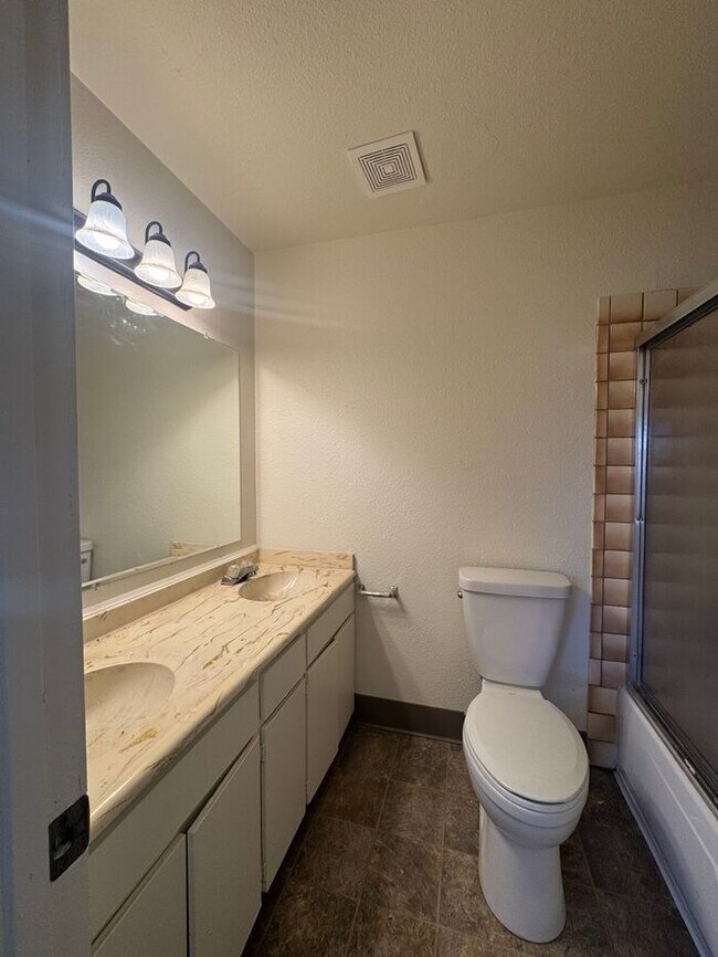 Building Photo - Spacious 5 Bedroom Home in NW Reno with 2 Primary Suites