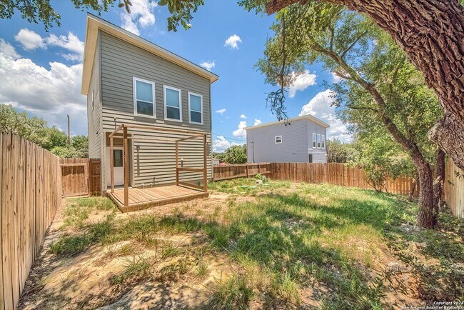 Building Photo - 2066 Dry Creek