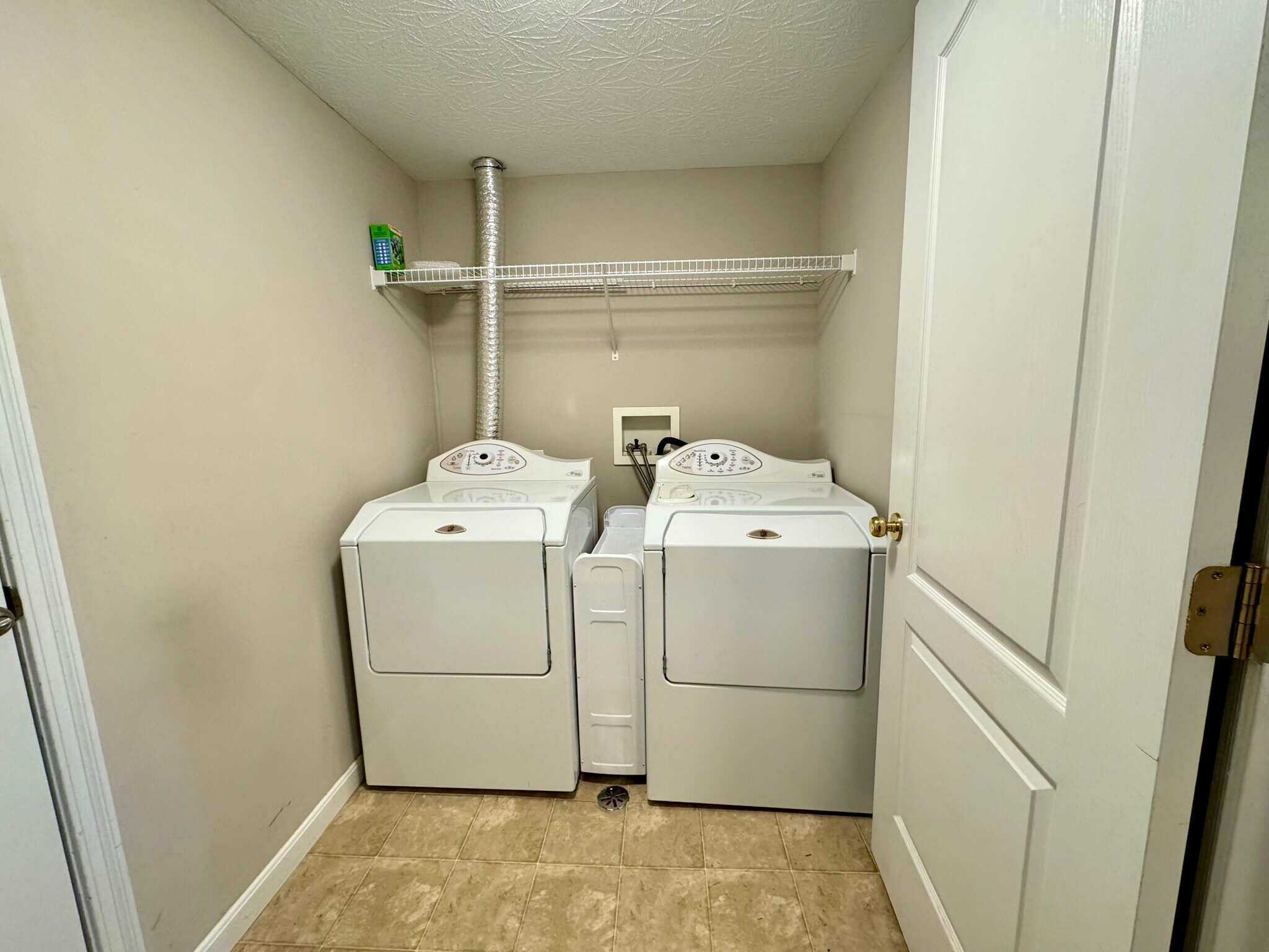 Laundry - 6549 Twin Lakes Dr