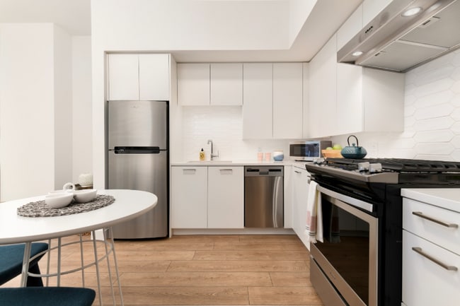 Primary Photo - 788 W Madison St