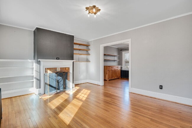 Building Photo - Standout 3-bed, 1.5-bath 1930s Richmond home full of vintage charm