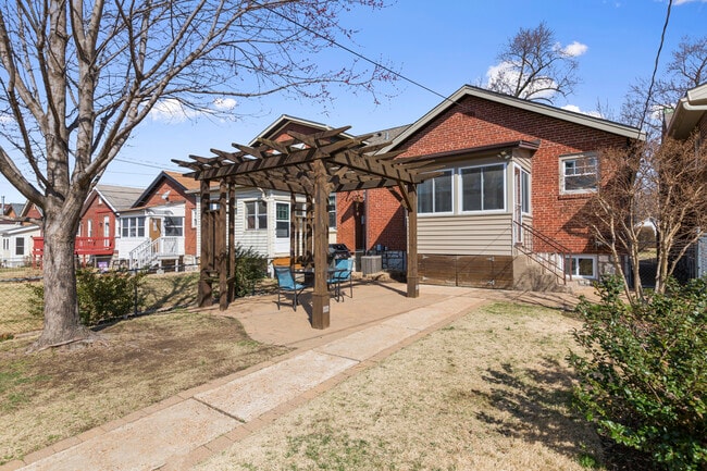 Building Photo - 5504 Itaska St