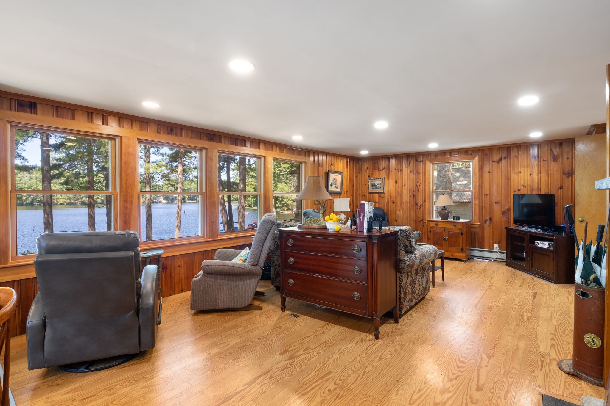 expansive living room - 92 Javica Ln