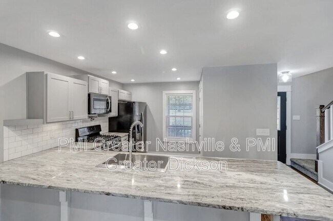 Building Photo - 2543 Summit Ct
