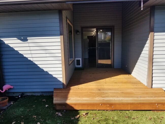 Building Photo - 510 S Phillippi St