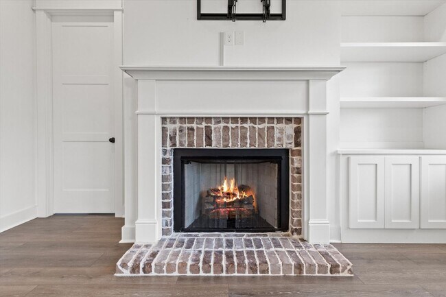 Building Photo - Charming and Spacious 4-Bedroom Home with Bonus Room and Private Backyard