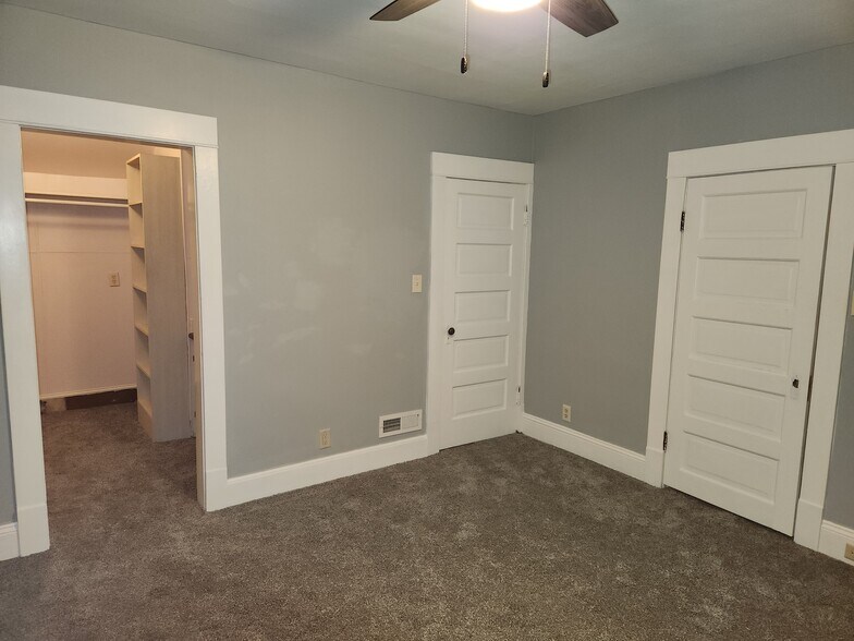 Building Photo - 614 Isabella St