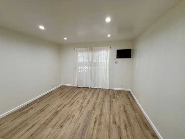 Building Photo - 5850 Benner St