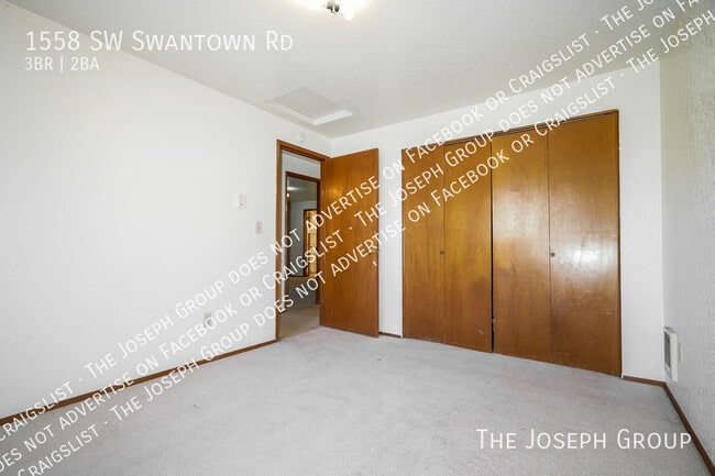 Building Photo - 1558 SW Swantown Rd