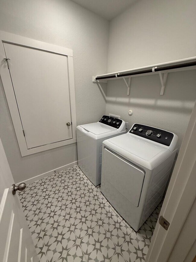 Building Photo - Newly Built Never Been Lived In