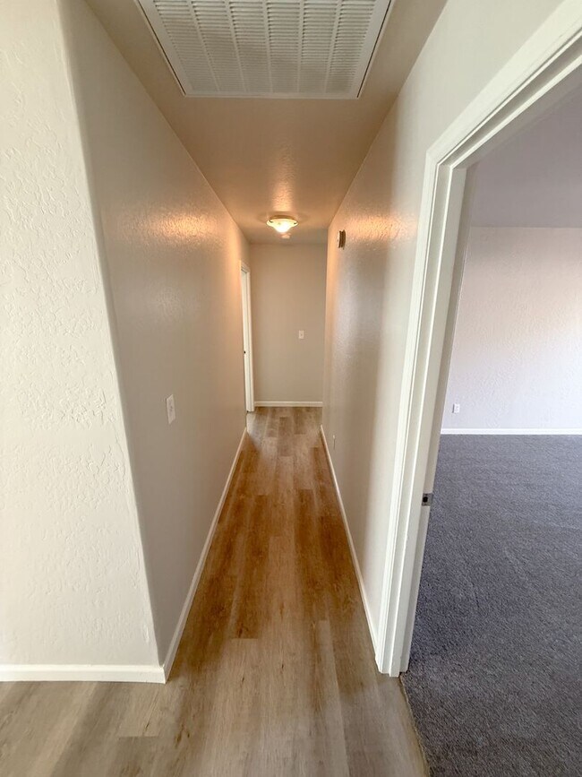 Building Photo - Three Bedroom, Two Bath House