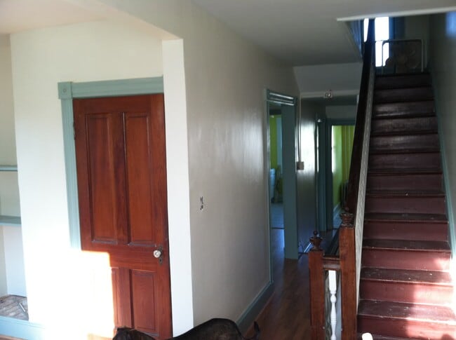 Living Room/Hall - 42 Bloomsbury Ave