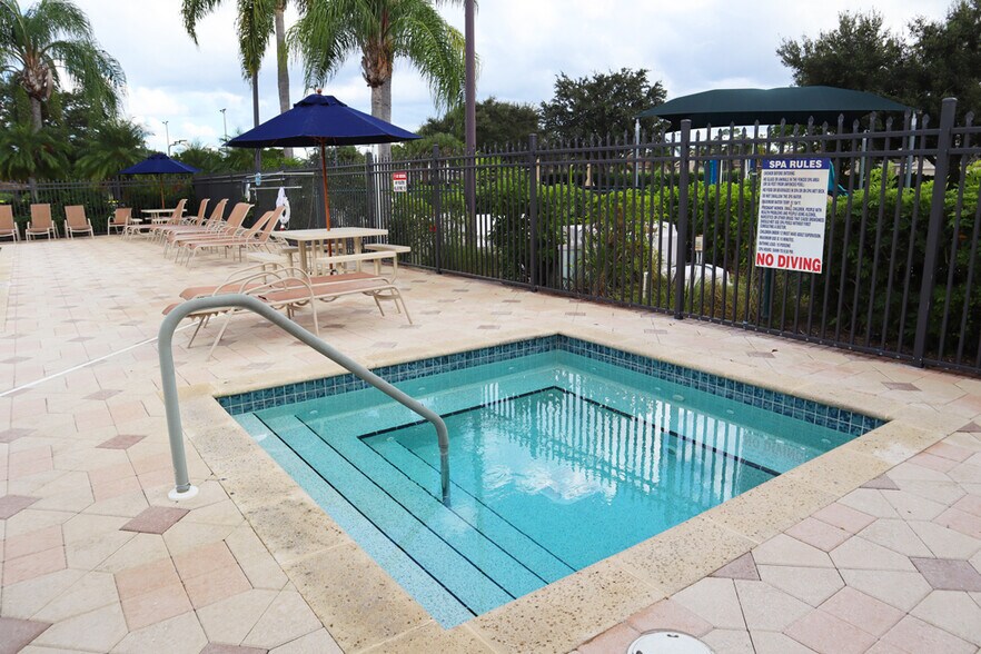 Jacuzzi at clubhouse pool - 21301 Lancaster Run