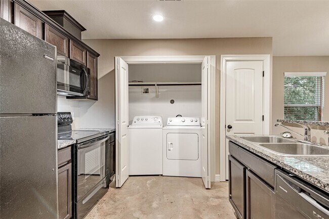 Building Photo - 2002 20th St