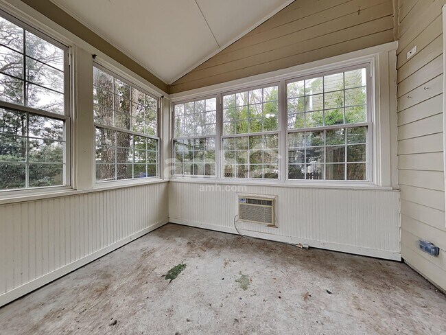 Building Photo - 2738 Seastrand Ln