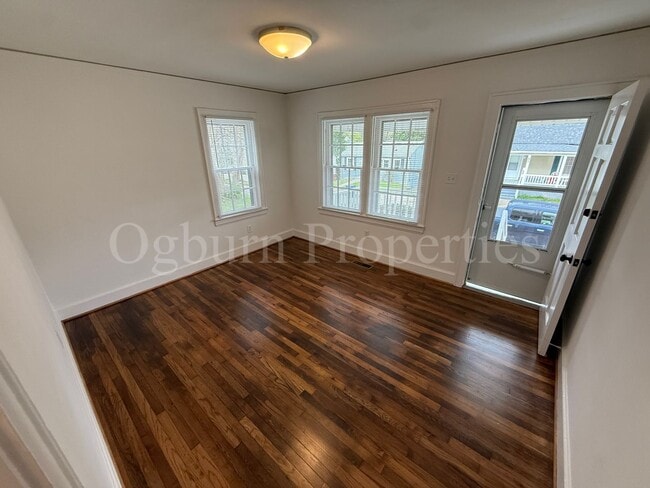 Building Photo - 614 Mulberry St SW