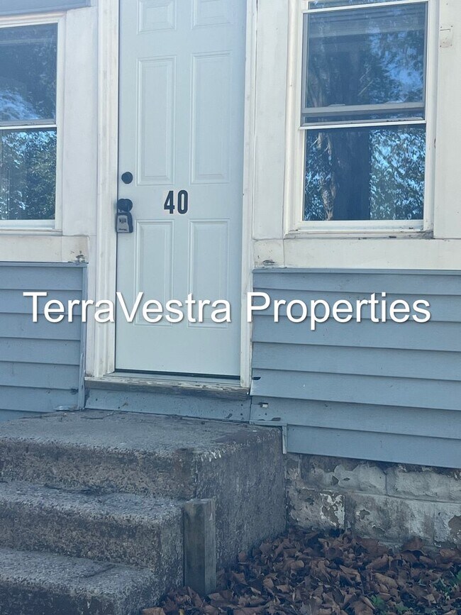 Building Photo - 3 Bed Single Family in Deepwater! Eligible...