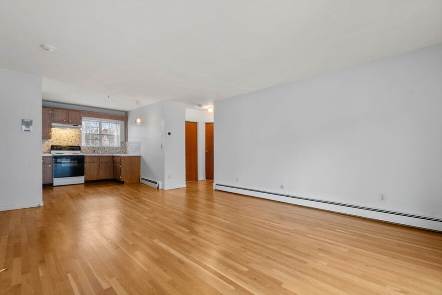 Building Photo - 8 Robinwood Ave