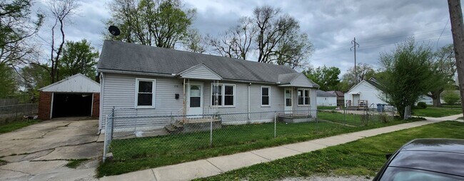 Building Photo - 1710 E Moffat Ave
