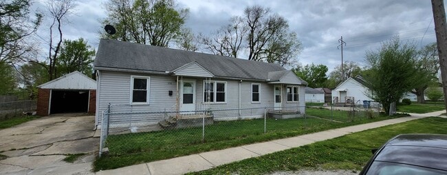 Building Photo - 3 bed / 1 bath single family rental home for 1100.00