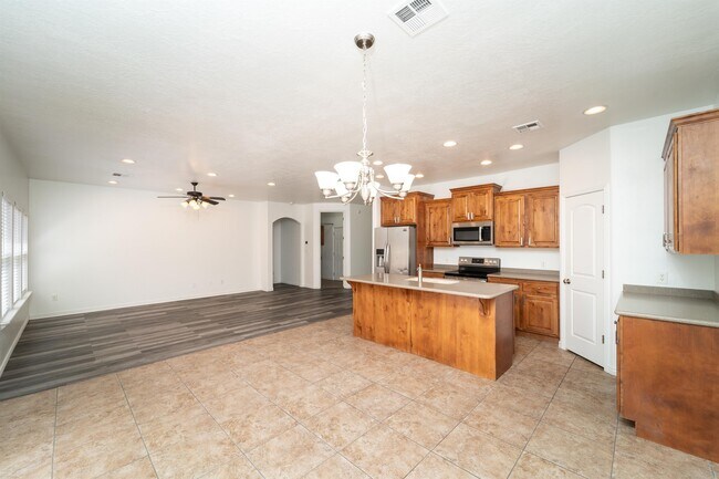 Building Photo - 1210 W Indian Hills Dr