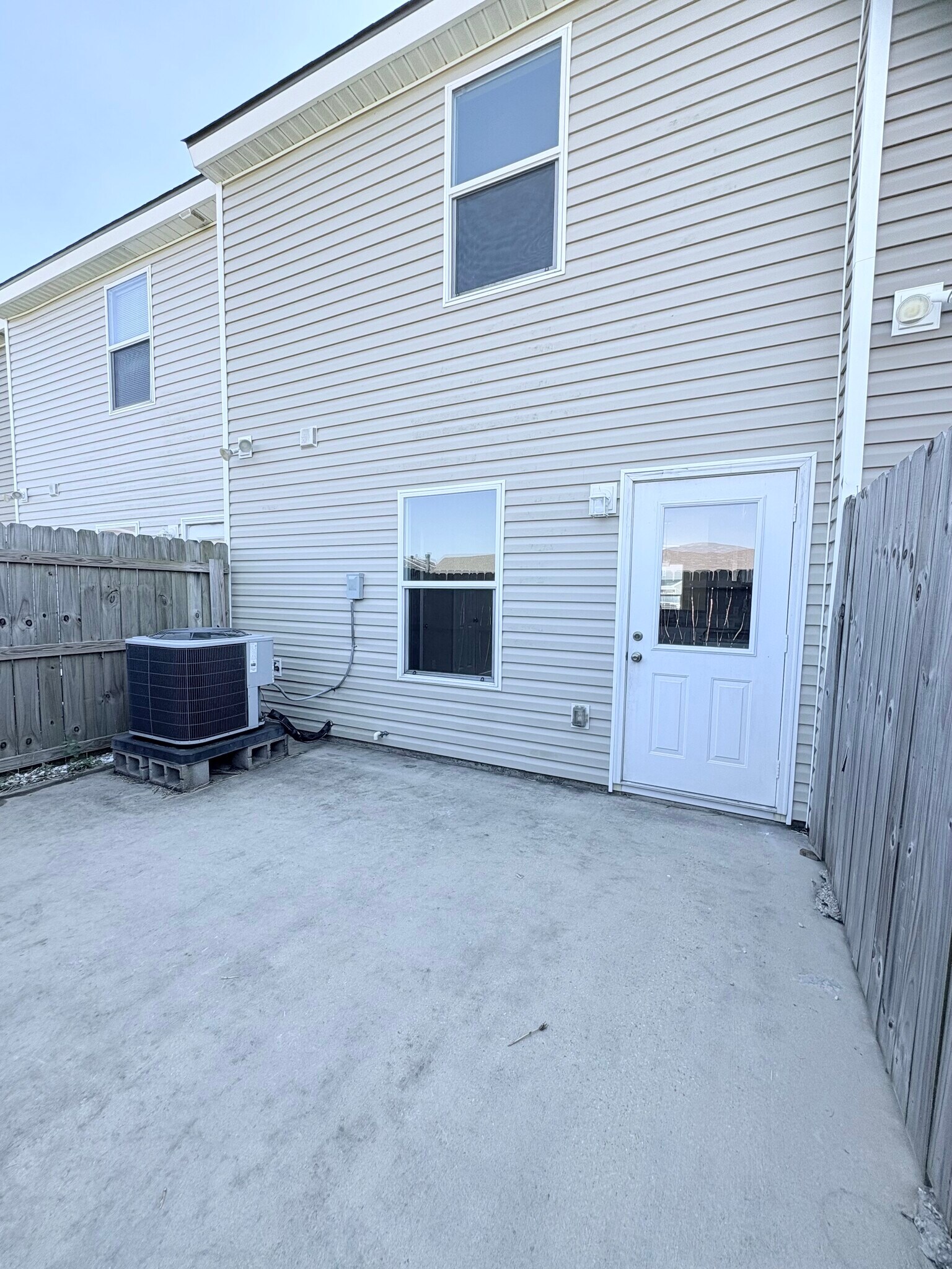 Building Photo - 1603 Dehart