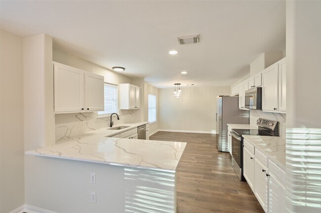 Building Photo - 3501 Buckingham Ln