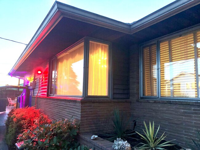 Building Photo - 7900 Beacon Ave S