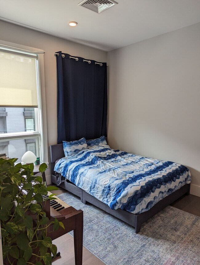 Building Photo - Jamaica Plain luxury 1 bedroom penthouse f...