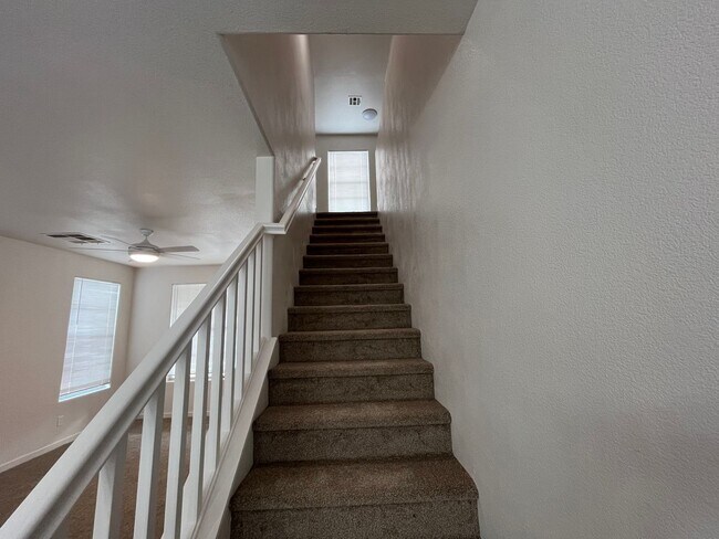Building Photo - Beautiful home ready for rent