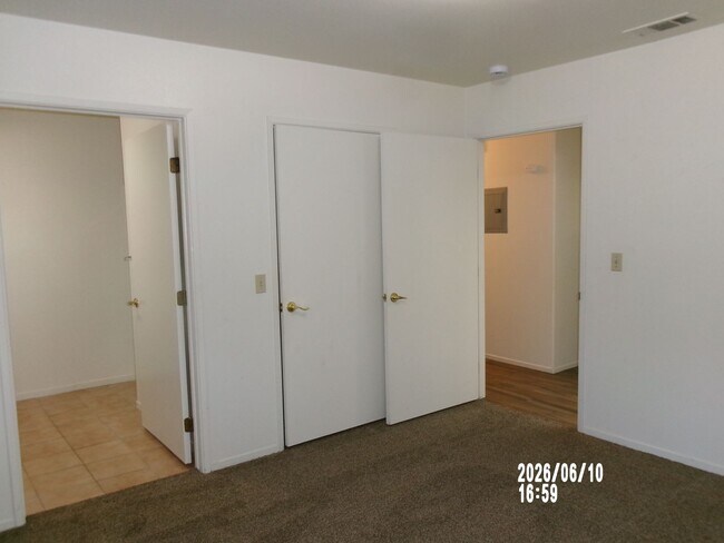 Building Photo - 2811 Brookside Dr