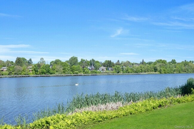 Building Photo - 962 US-9W