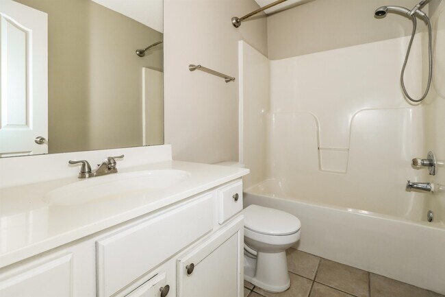 Building Photo - 1602 Far Dr