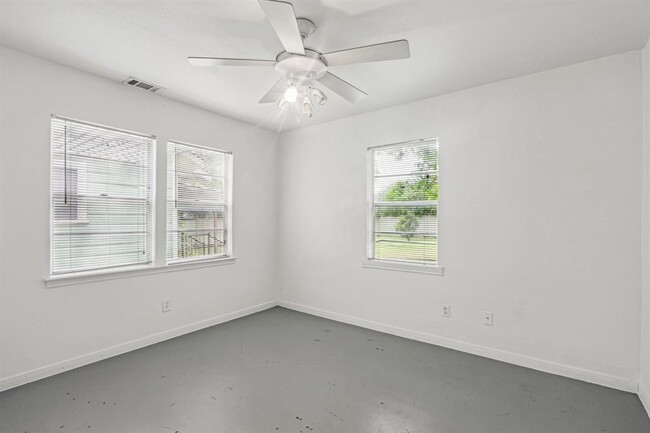 Building Photo - 1708 Chicon St