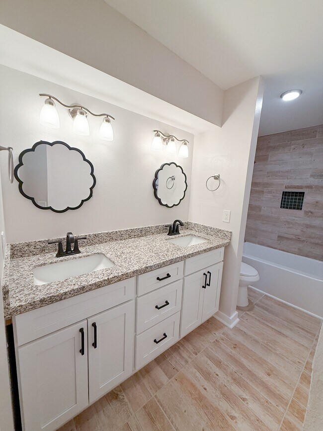 Building Photo - 161 Mirabelle Cir