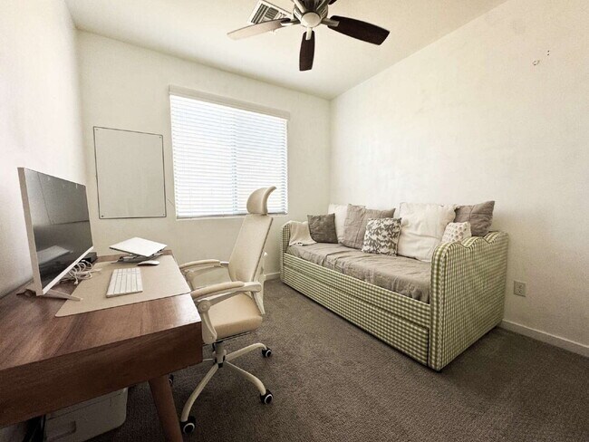 Building Photo - "Spacious 4-Bedroom, 2.5-Bathroom Home in Mesa del Sol!"