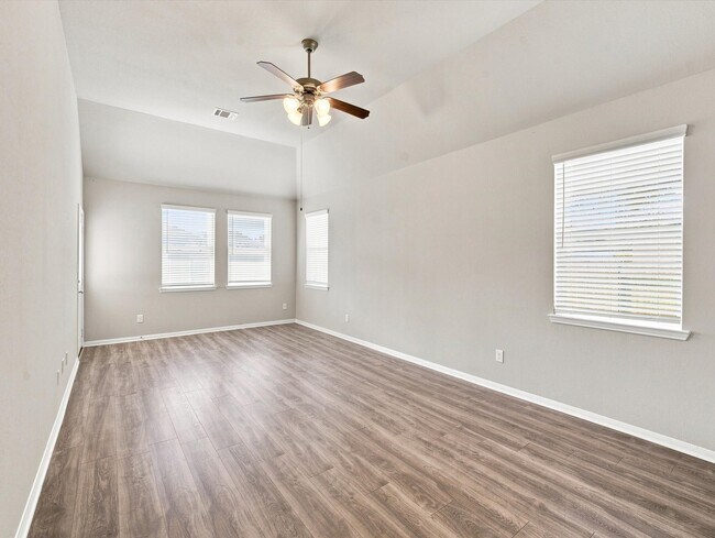 Building Photo - 31407 Elkcreek Bend Dr