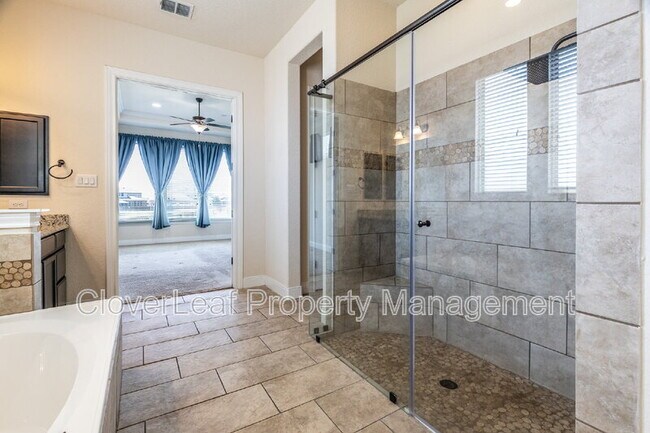 Building Photo - 908 Sussex Cove