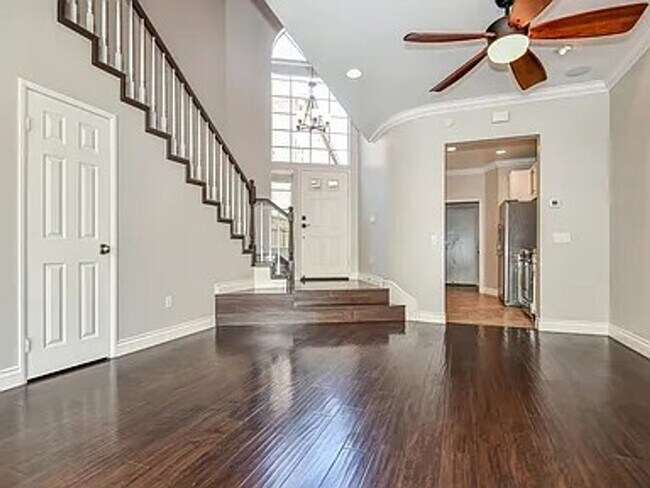 Building Photo - 10 Promontory Park