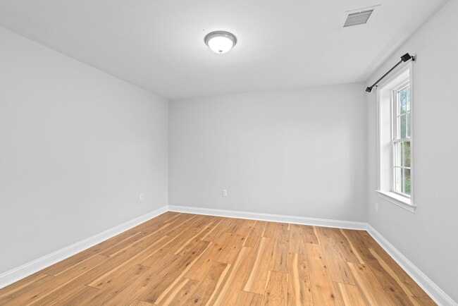 Building Photo - 145 Driftway