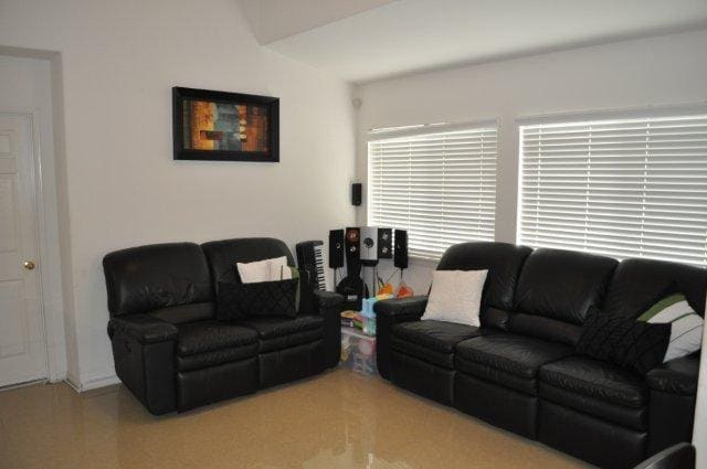 Building Photo - 2 Bedroom Townhome in the Cantera Community of Scripps Ranch
