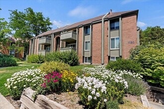 Building Photo - FOOTHILL 3 bed 2 bath Condo with Pool