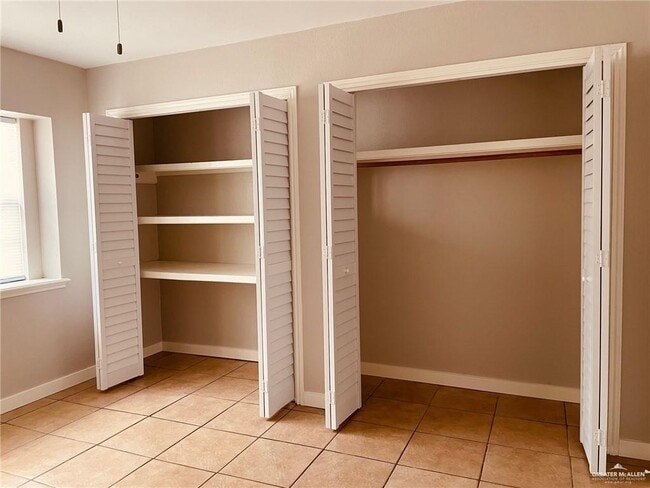 Building Photo - 21 Bluebird Ave