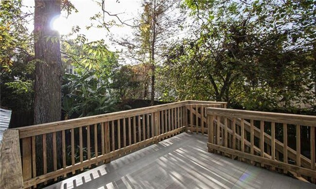 Building Photo - RENOVATED HOME IN THE HEART OF UPTOWN NEAR CAMPUS!