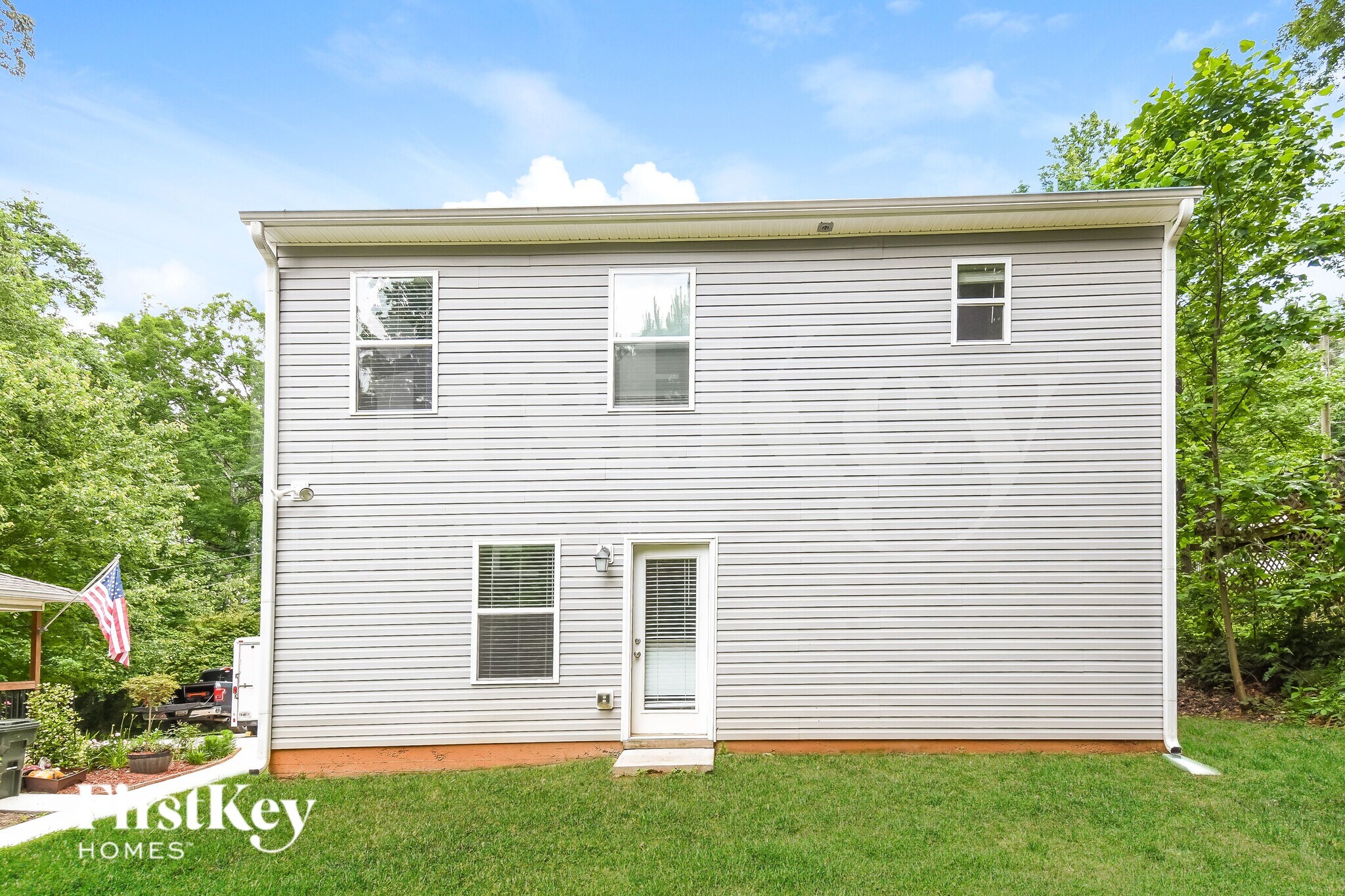 Building Photo - 2520 Belaire Dr