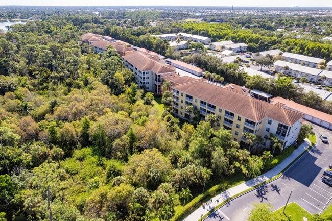 Building Photo - ** BOTANICAL PLACE ** 3 BED / 2 BATH - CON...