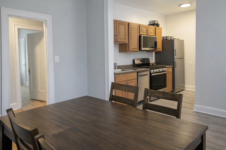 Building Photo - 3610 N Claremont Ave